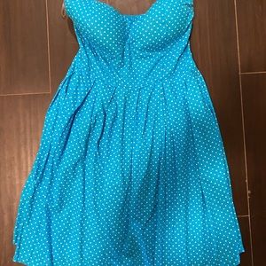 Medium sleeveless dress